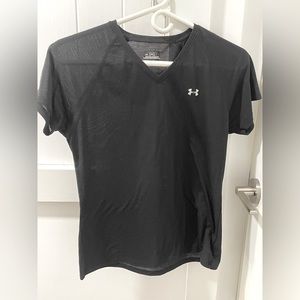 Under Armour black short sleeve v-neck shirt size small